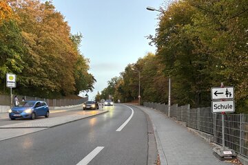Bild der Petition Mehr Sicherheit für Kinder und Jugendliche am Unterislinger Weg – Grundschule am Napoleonstein