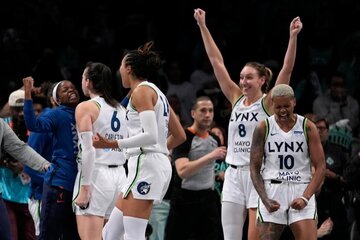 Image of the petition 미네소타 링스, WNBA 결승 1차전에서 95-93 연장전 승리로