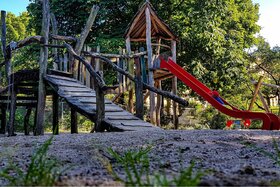 Bild der Petition: Moderner Schulhof mit Spielgeräten für die Kinder der GGS Kaldauen in Siegburg