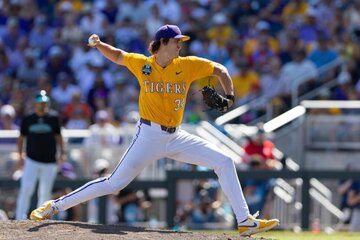 Immagine della petizione National Champion LSU Tigers Pack Punch Offensively