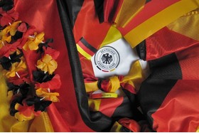 Foto e peticionit:Nationalfarben auf Trikots der deutschen Fußballnationalmannschaft bei der FIFA Fußball WM 2018