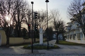Kép a petícióról:Natur statt Kunstrasen in der Schulallee Himberg