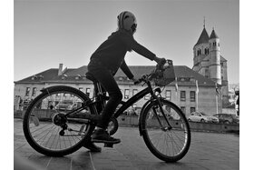 Φωτογραφία της αναφοράς:Nivel' à vélo