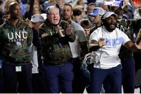 Petitsiooni pilt: 노스캐롤라이나 축구 감독 맥 브라운, 2025 시즌 복귀