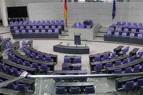 Bild der Petition: Parlamentsgröße beschränken; Mandatsobergrenze einführen