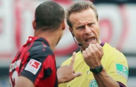 Photo de la pétition :Pfeifverbot für Peter Gagelmann bei Spielen von Eintracht Frankfurt