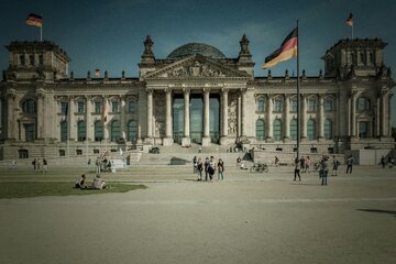 Bild der Petition Politische Debatte über KI, Deindustrialisierung und Sozialreform jetzt einfordern!