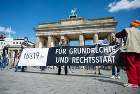 Bild der Petition: Reduzierung der Corona-Maßnahmen auf Kontaktlisten, Abstand, Belüftung und Obergrenzen