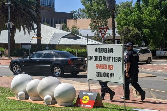 პეტიციის Rescind the Alice Springs Town Council's support for Pine Gap სურათი