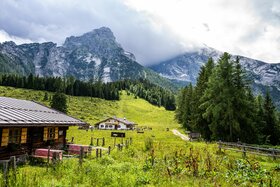 Өтініш суреті: Rettet Dahoam is Dahoam - Weniger absurdes Drama, mehr Dorfposse!