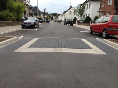 Bild der Petition: Rückbau der Verkehrsberuhigungszonen in der Strasse 'Am Jägersteig'