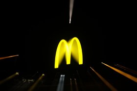 Bild der Petition: Schrumpf‘ das M! - Für einen umweltverträglichen McDonald's-Werbeturm in Inzersdorf