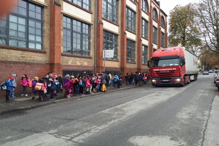 Φωτογραφία της αναφοράς:Schulwegsicherung & sicherer Bustransfer für die Schüler der Henri-Dunant-Schule, FFM-Sossenheim