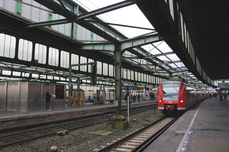 Foto e peticionit:"Schwebende" Überdachung der Bahnsteige des Duisburger Hauptbahnhofs aus der Dampflokzeit erhalten