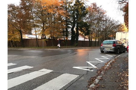 Foto della petizione:Sicherer Zebrastreifen Ecke Zugspitzweg / Riemerfeldring für einen sicheren Schulweg