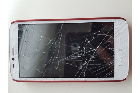 Bild på petitionen:Smartphone Hersteller in die Pflicht: Glas muss billiges Ersatzteil werden!
