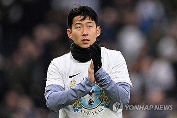 Image de la pétition Son Heung-min refused to sign... There was a reason. His head was "nodding."