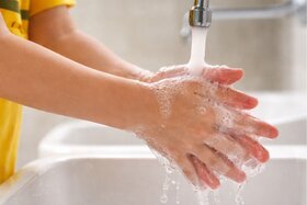 Bild der Petition: Spart nicht an der Gesundheit unserer Kinder. Seife und Handtücher gehören in jedes Klassenzimmer!