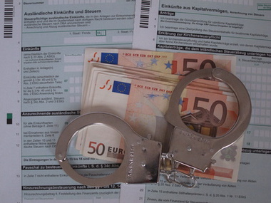 Petīcijas attēls:Steuerverschwendung als Straftatbestand: Politiker in die Haftung nehmen!