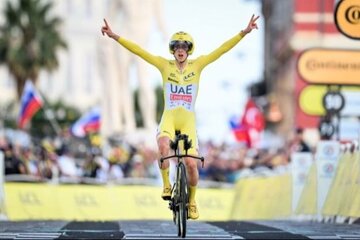 Image of the petition Tadej Pogačar Defeats Jonas Vingegaard