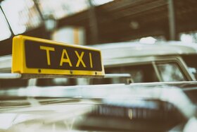 Petīcijas attēls:Taxi soll per Gesetz als Teil des ÖPNV eingegliedert werden