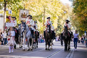 Bild der Petition: Tiere gehören zum Historischen Cannstatter Volksfestumzug