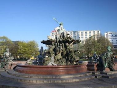 Bild der Petition Todesschuss am Neptunbrunnen! Wir fordern lückenlose und öffentliche Aufklärung der Polizeiarbeit!