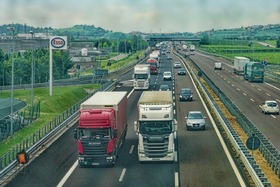 Bild der Petition: Überarbeitung der Stvzo bezüglich der Anbringung von zusätzlichen Beleuchtungseinrichtungen an Lkw