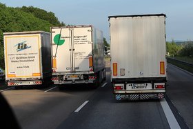 Bild der Petition: Überholverbot für LKW auf zweispurigen Autobahnen