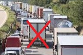 Bild der Petition: Überholverbot für LKW und Wohnwagengespanne im Stau um die Rettungsgasse freizuhalten