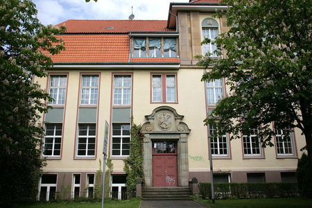 Bilde av begjæringen:Umbenennung des Gymnasiums Waldstraße in „Schoolie McSchoolface“