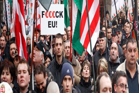 Foto e peticionit:Ungarn aus der EU werfen, jetzt!!