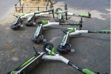 Bild der Petition Untersagung des Gehwegabstellens und -befahrens mit Elektrorollern in Nürnberg