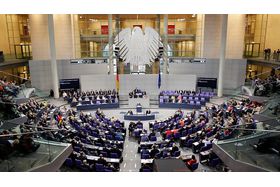 Bild der Petition: Verdreifachung der Abgeordneten-Diäten im Bundestag, aber ...