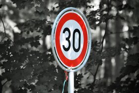 Малюнок петиції:Verkehrsberuhigende Maßnahmen/  An der Barsbek