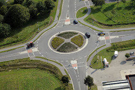 Bild der Petition: Verkehrssituation am Kreisverkehr an der L52 in Rhede (Ems)