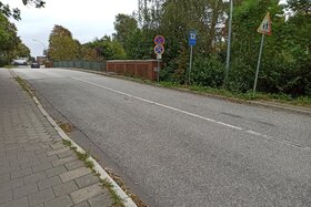 Lūgumraksta attēls: Verlängerung Gehweg Odemanns Heck/ Verbesserung der Strassenquerung (Schulweg)