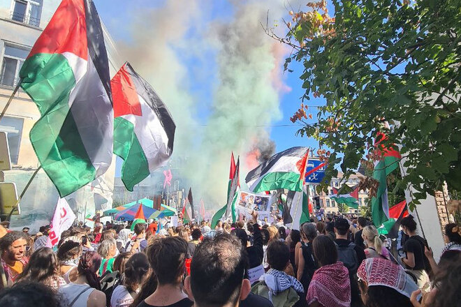 Vetoomuksen kuva VUB end your shameful partnership with Israel's largest arms company now