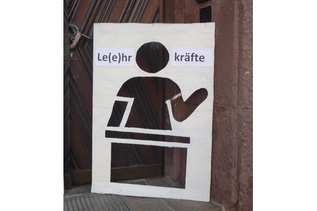 Foto da petição:Wir brauchen mehr Lehrer an Brandenburger Schulen! Woher nehmen, wenn nicht stehlen?