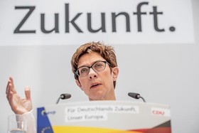 Foto da petição:Wir fordern den Rücktritt von Annegret Kramp-Karrenbauer als CDU-Chefin