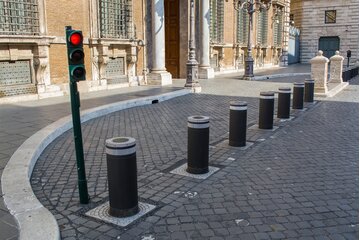 Bild der Petition Wir wollen die rot-weißen Poller behalten