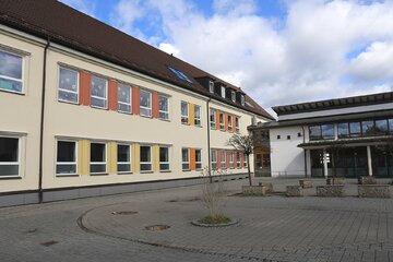 Bild der Petition Wir wollen einen schöneren & kindgerechteren Pausenhof an der MJS Grundschule Großkarolinenfeld!