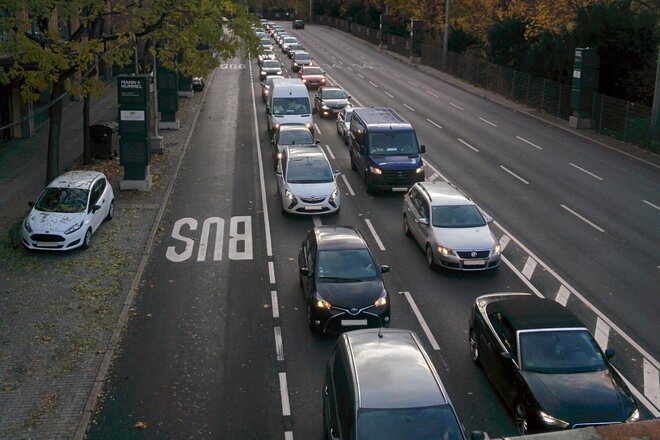 Bild der Petition Zurück zu 3 Fahrbahnspuren auf der B14 Richtung Cannstatt und Beendigung des X1 Schnellbusses.