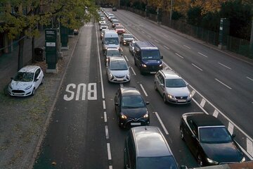 Bild der Petition Zurück zu 3 Fahrbahnspuren auf der B14 Richtung Cannstatt und Beendigung des X1 Schnellbusses.
