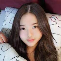 Fotografie de profil a lui Lensa Desa