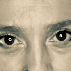 Fotografie de profil a lui Eve Steinbach